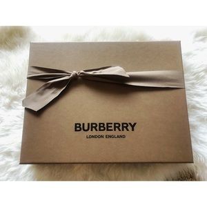 New Burberry gift box with ribbon
